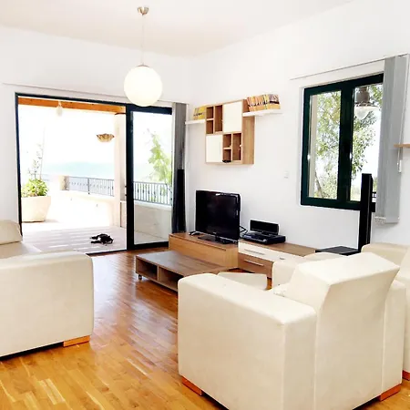 House With A Swimming Pool Kotisina, - 6808 Casa vacanze *