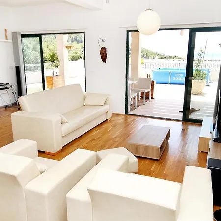 House With A Swimming Pool Kotisina, - 6808 Casa vacanze